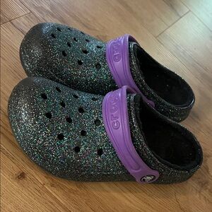 CROCS Kids Glitter fuzzy clogs